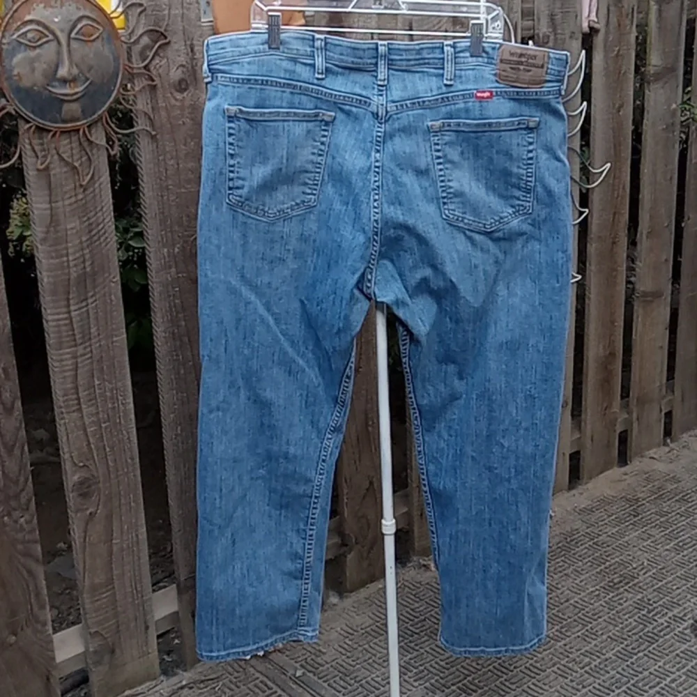 Men's wranglers size 40 -, 29 good stretch. Extra waste stretch.